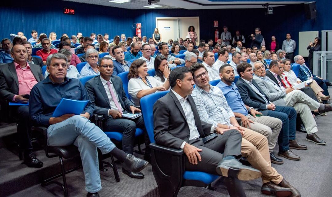 Prefeitos tiram dúvidas sobre emissão de certidão para a aquisição de linhas de créditos aos municípios