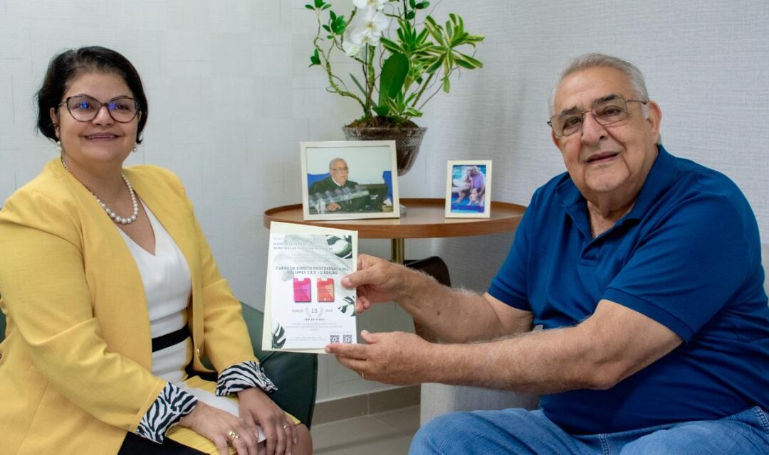 Presidente do TCE-MS recebe convite para lançamento de livro