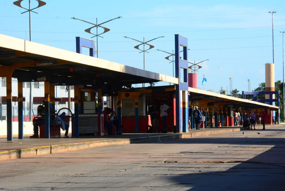 Prefeitura firma contrato de R$ 3,4 milhões para reformar cinco terminais de ônibus