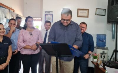 Alan Guedes sanciona alteração na lei que regulariza serviço de táxis em Dourados