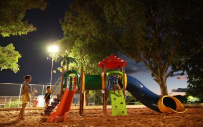 Prefeitura investe na iluminação das praças para melhorar os espaços públicos dos bairros