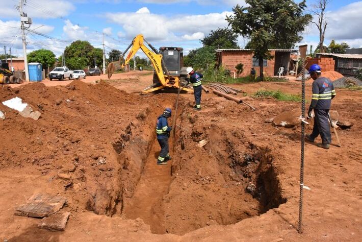 Em 9 dias, obras de saneamento na Comunidade Homex avançam 3,5 km