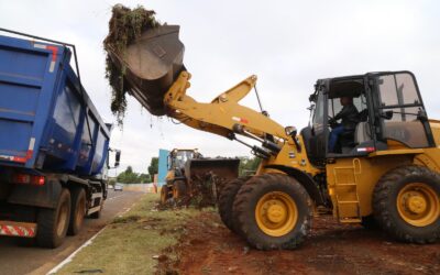 Prefeitura prossegue com a limpeza na Av. Ernesto Geisel e, em quatro dias, recolhe 35 caminhões de lixo