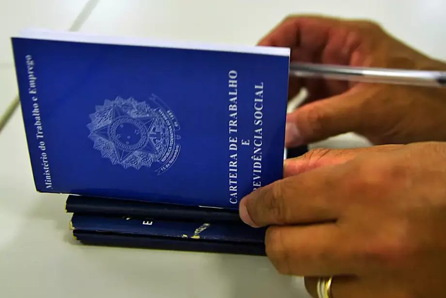 Desemprego recua a 7,1% e volta ao menor nível para o trimestre até maio na série histórica