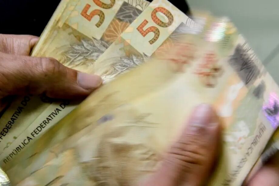 Ao contrário de economistas, juros futuros apontam alta da Selic em 2025