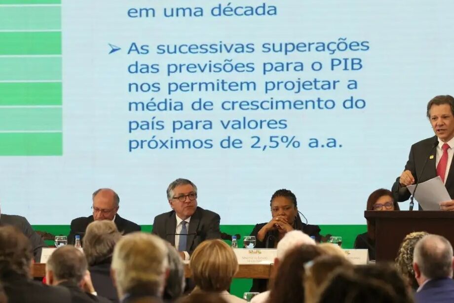 Ministro Haddad prevê inflação inferior a 4% sob governo de Lula