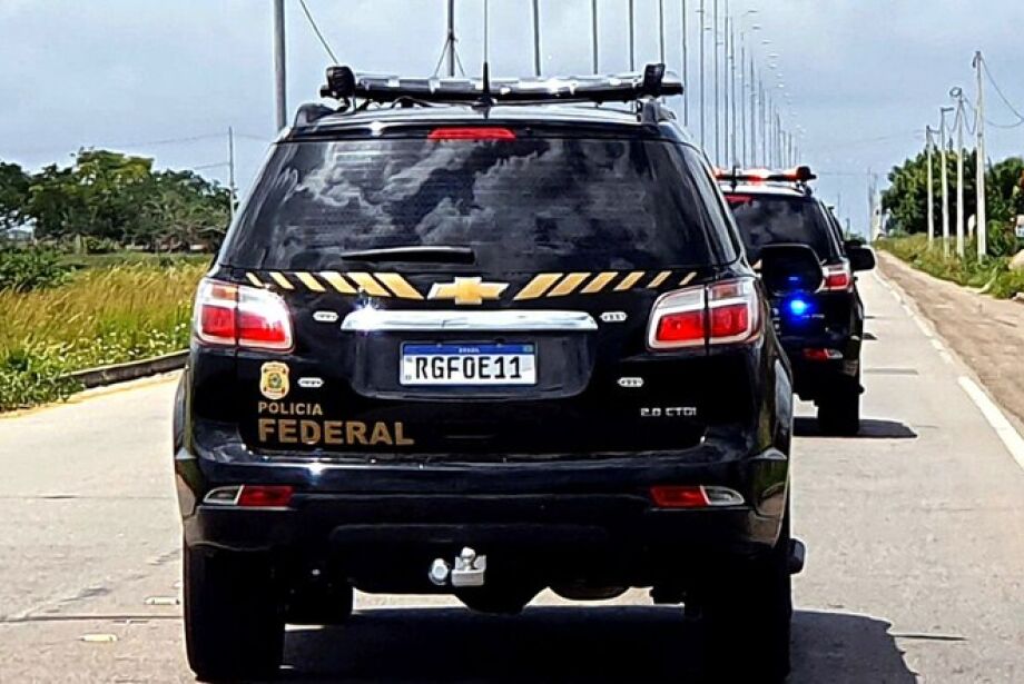 Polícia apreende 49 kg de cocaína dentro de tanque de combustível de veículo blindado