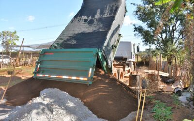 Prefeitura faz primeira entrega de fertilizante orgânico doado pelo governo para Aldeia Indígena Água Bonita