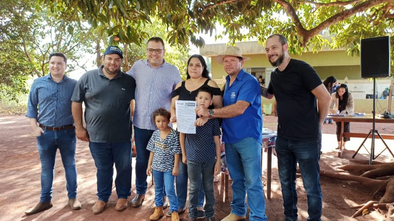 Prefeitura entrega loteamentos para moradores do distrito de Vila Formosa