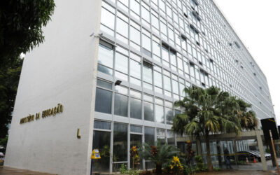 Cursos de formação para professores devem ter 50% de carga presencial, determina MEC