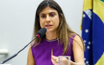 Camila Jara protocola lei federal do Pantanal