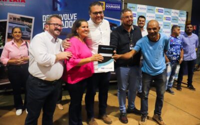 Prefeitura entrega escrituras de imóveis e assina mais de 200 contratos de programa habitacional