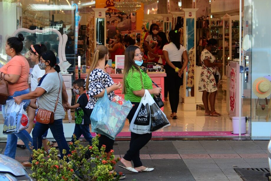 Contrária a tendência do país, intenção de consumo cresce na capital