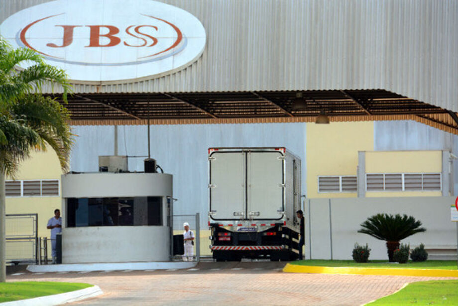 JBS aposta em seletiva no período noturno com 400 vagas disponíveis