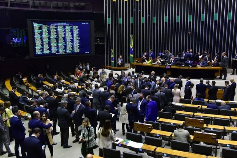 Congresso reduz benefícios para pobres na reforma tributária