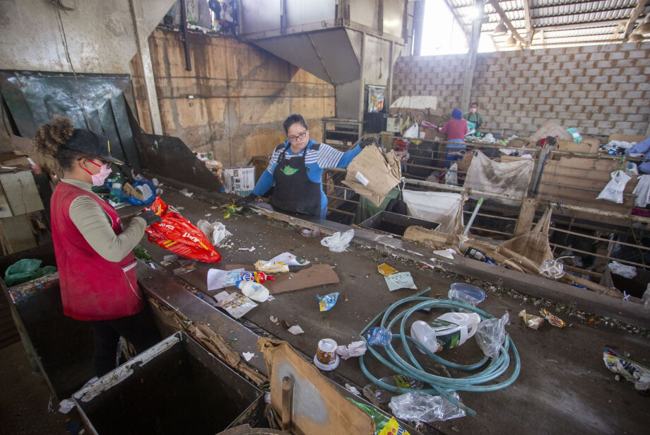 Devido a separação incorreta, 40% do lixo da coleta seletiva é impróprio para reciclagem