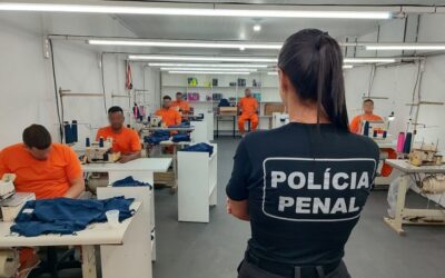 De moda fitness a uniformes: detentos atuam na indústria de confecção dentro de presídio em MS