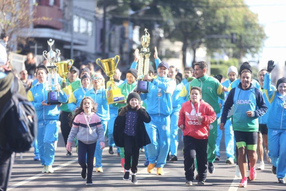 Corrida do Facho abre festejos de aniversário da Capital com vitória de equipe tradicional