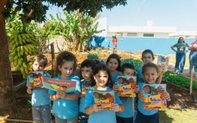 Emei Santa Emília recebe livros do projeto Pratinho Firmeza Brasil