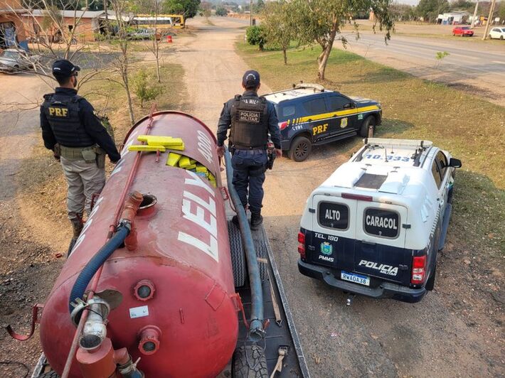 Polícia intercepta 1,3 tonelada de maconha escondida dentro de tanque rebocado em MS