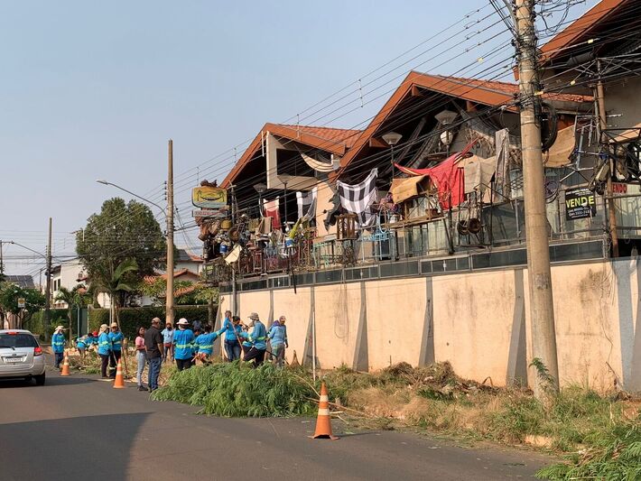 Acumulador transformou casa em lixão e colou saúde da vizinhança em risco em Campo Grande