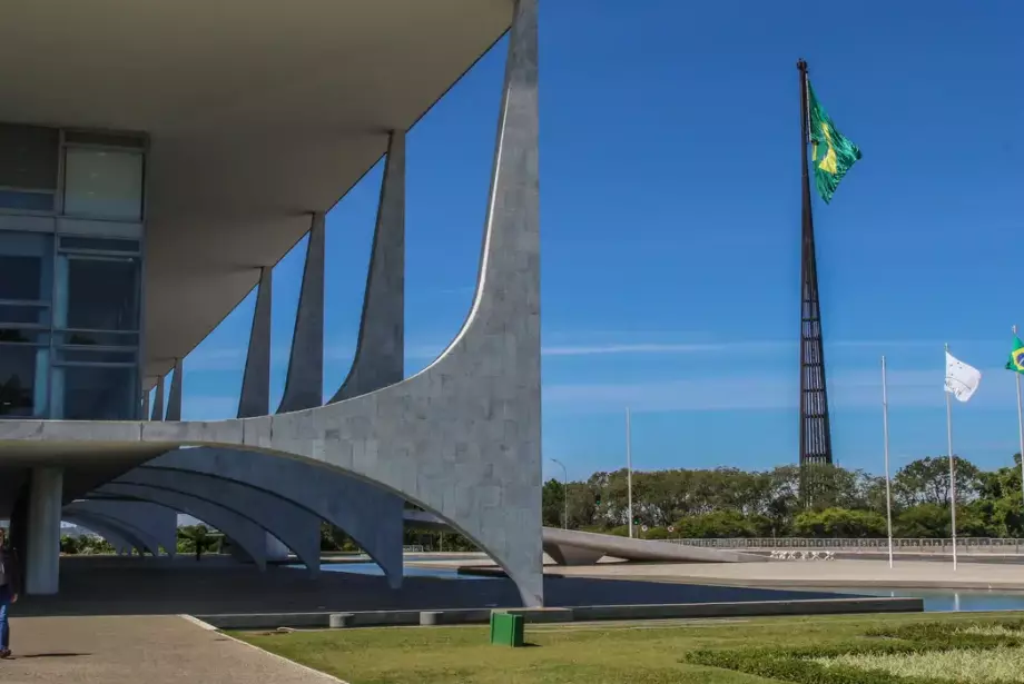 Governo congela verbas e universidades federais preveem problemas para pagar contas