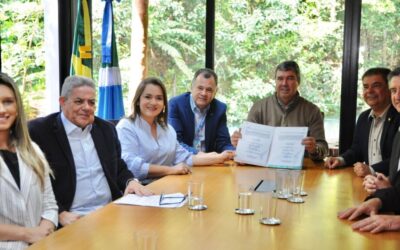 Em meio a campanha, prefeita aprova construção de 192 casas na Capital