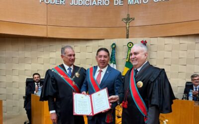 Presidente da ALEMS recebe comenda do Mérito Judiciário do Tribunal de Justiça