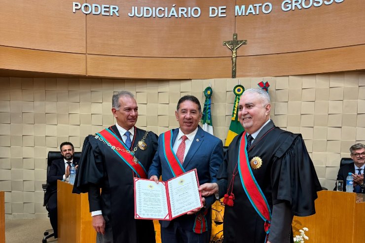 Presidente da ALEMS recebe comenda do Mérito Judiciário do Tribunal de Justiça