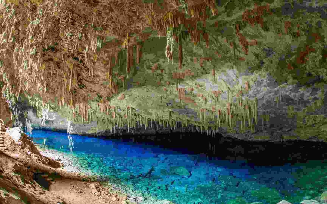 Passeio na Gruta do Lago Azul é suspenso por causa das chuvas e falta de luminosidade