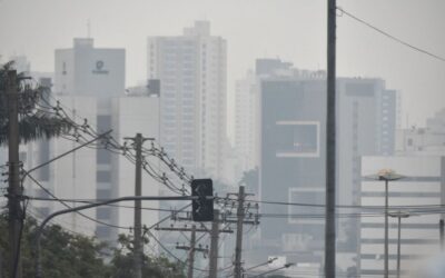 Fumaça tóxica de queimadas pode tomar céu de Campo Grande