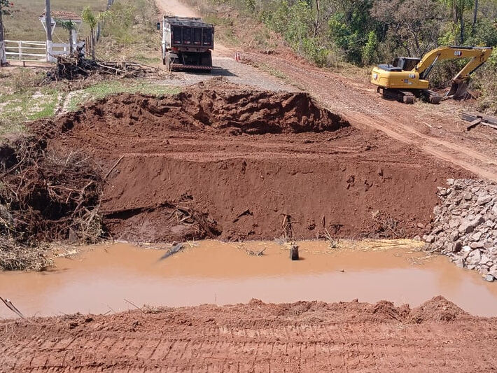 Reunião garante acesso alternativo a propriedades após rompimento de barragem