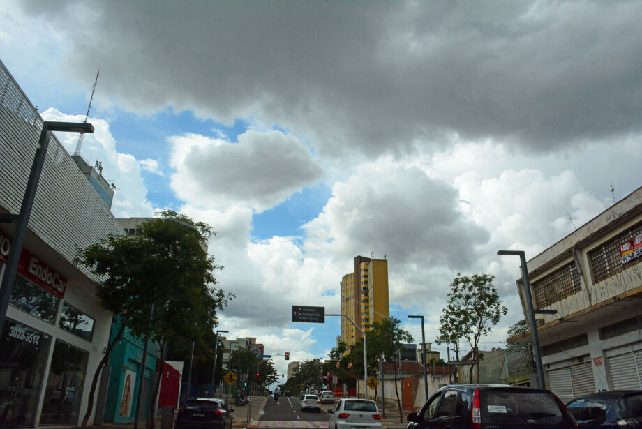 Semana em MS começa com alertas de tempestade