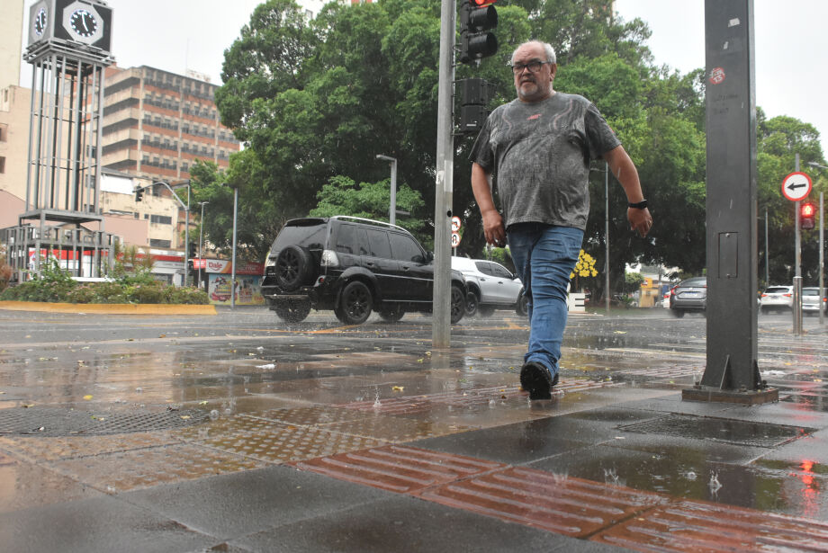 Chuva de granizo limpa o ar poluído e provoca queda de temperatura