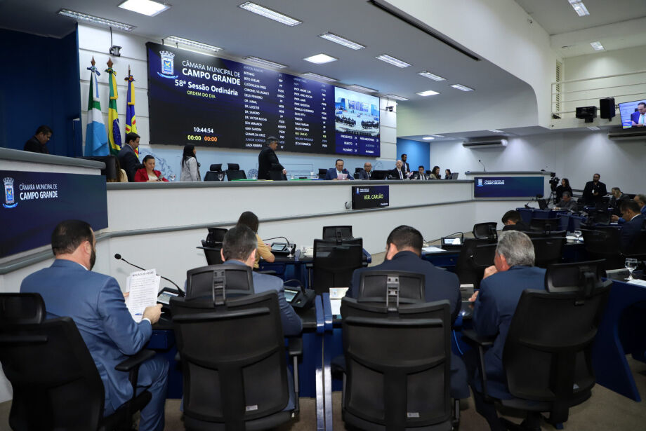 Só três vereadores faltam sessão às vésperas da eleição