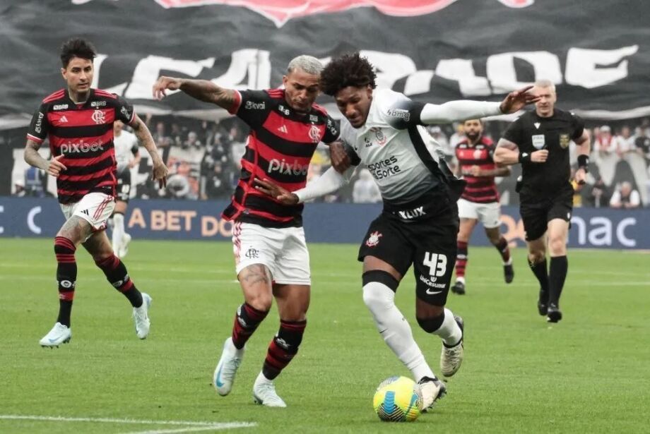 Flamengo segura Corinthians com um a menos e vai à final da Copa do Brasil