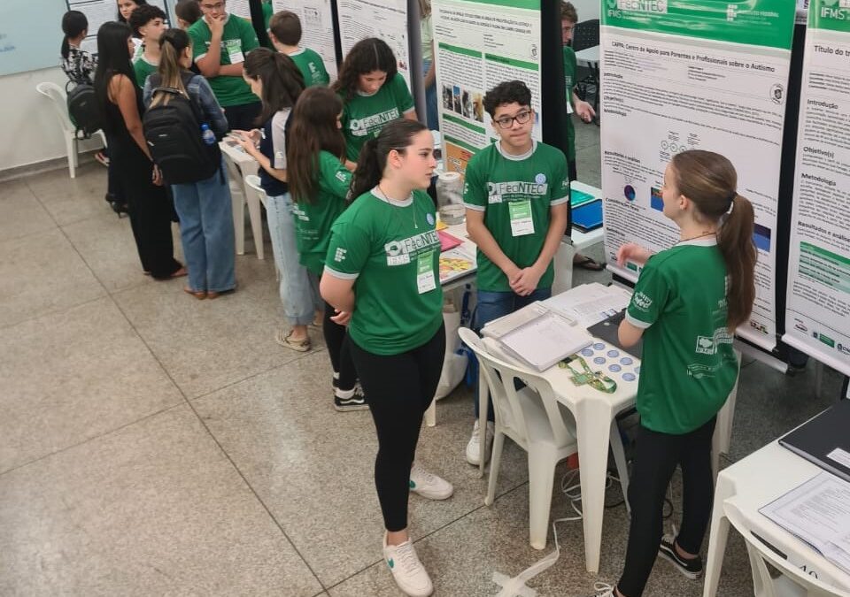 Projeto da REME sobre Aves da Escola vence feira federal