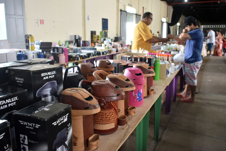 A 3 dias do Natal, bazar oferece produtos a partir de R$2