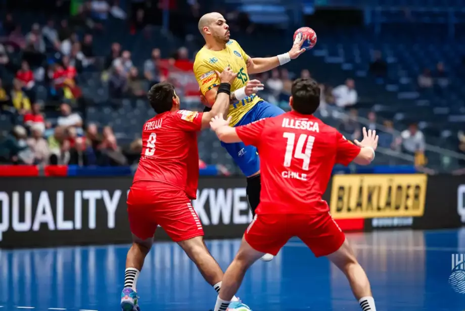 Brasil oscila, mas supera Chile na 2ª fase do Mundial de Handebol