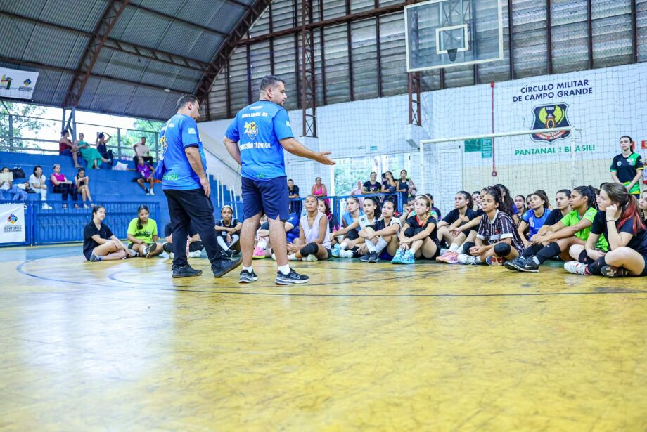 Equipe profissional de vôlei de MS realiza “peneira” com 165 atletas