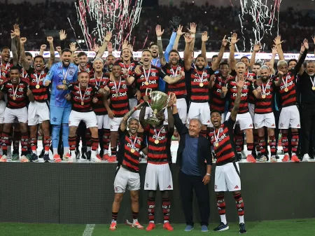 Com Vini Jr. na torcida, Flamengo é bicampeão do Carioca