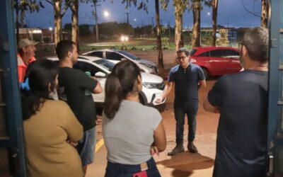 Papy visita moradores do Riviera Park que reivindicam linha de ônibus e asfalto