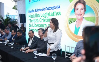 Prefeita Adriane Lopes participa de solenidade da Câmara que homenageou lideranças do agronegócio