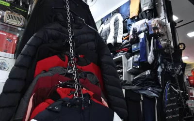 A dois meses do inverno, lojas reaproveitam estoque do ano passado e investem em itens básicos