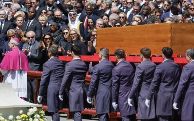 No Vaticano, Lula diz que papa fez história ao combater desigualdades