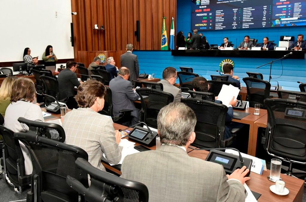Parlamentares votam quatro propostas nesta quarta-feira