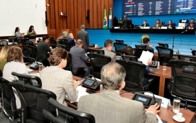 Parlamentares votam quatro propostas nesta quarta-feira