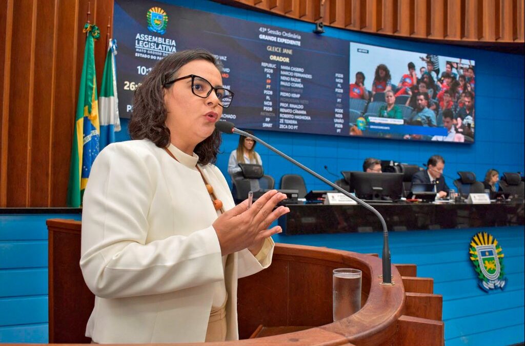 Gleice Jane denuncia cenário alarmante nas escolas públicas de Dourados