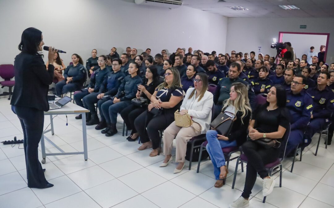 Atendimento humanizado e escuta qualificada são temas de capacitação na Casa da Mulher Brasileira