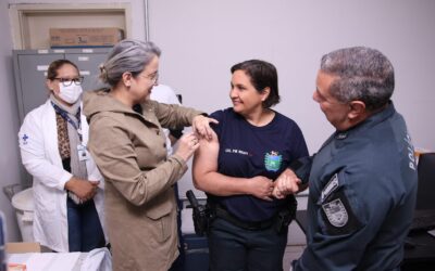 Vacinação contra a gripe reforça parceria entre saúde e segurança em Campo Grande: “cuidando de quem cuida”